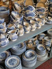 We hebben deze zomer niet stilgezeten 🏃♀️ Voor aankomend najaar zochten we de mooiste items voor jullie op om de webshop mee te vullen. En of dat is gelukt! Shop gemakkelijk antiek & vintage servies online op serviesmerij.nl 🤩