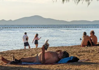 Beach Read Chonburi Province Thailand Southeast-Asia © Strand Lektüre Südost-Asien ©