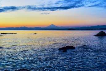 Cooling off — Beyond the Sea. 夕凪の相模湾