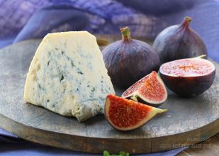 Blue cheese and sweet fruit figs