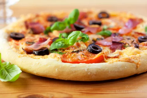 Pizza with ham and tomatoes