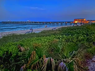 William O Lockhart Municipal Pier & Benny's on the Beach Restaurant, 10 Ocean Boulevard, Lake Worth Beach, Florida, USA / Rebuilt: 2009
