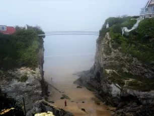 Newquay beach suspension bridge. Fujifilm FinePix S8000fd. DSCF1013 (2).