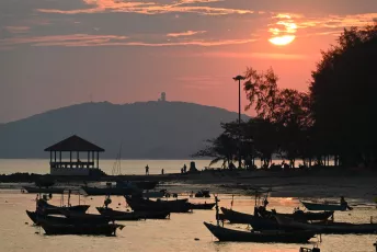 DSC_9621: a number of small boats in a body of water