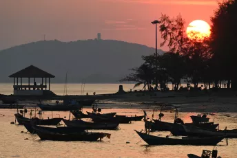 DSC_9639: a group of boats floating on top of a body of water