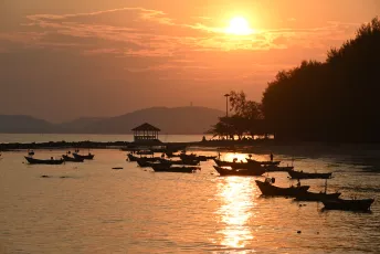 DSC_9610: a number of small boats in a body of water