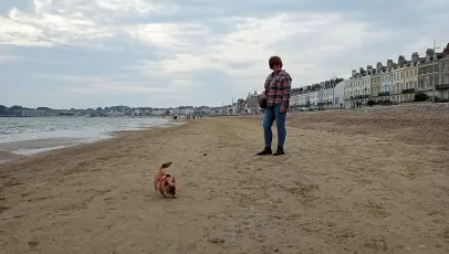 021025. Pen and Taz on Weymouth beach.