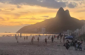 The sunset at Ipanema, Posto 10, Rio 🇧🇷