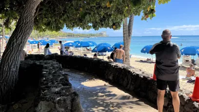 Hawaii - Oahu: Waikiki Beach - Everyone wants to come here and enjoy...