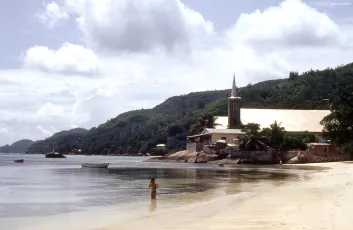 Devant l'église d'Anse Royale