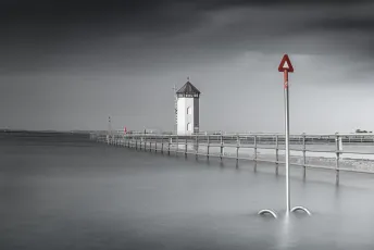 Batemans Tower (Red Accent)